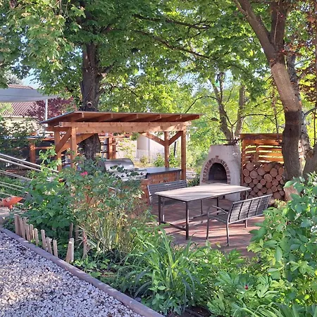 Cinegefeszek Nyaralohaz 度假居