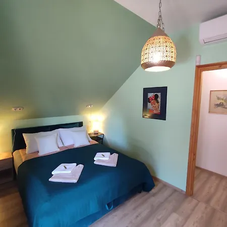 Cinegefeszek Nyaralohaz 度假居